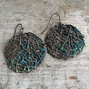 Couleur antique brass earrings Lacey nest web